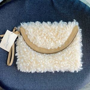 ☁️NWT Fur Clutch☁️
